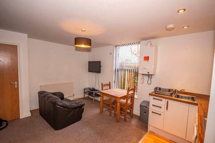 1 Bedroom Apartment To Rent In Ermington Terrace, Flat, PL4