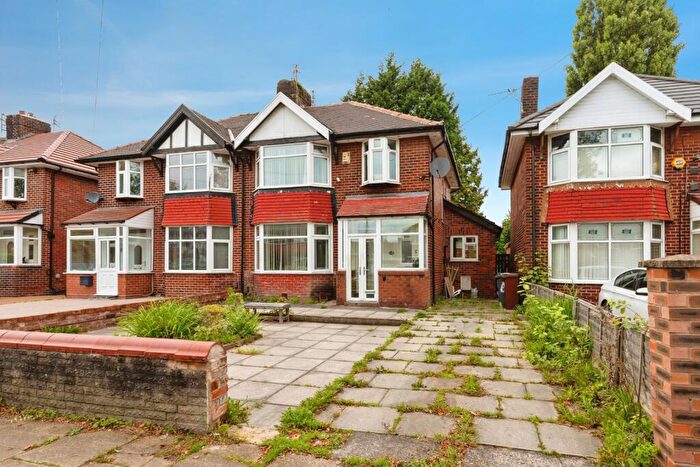 3 Bedroom Semi Detached House For Sale In Thatch Leach Lane, Whitefield, Manchester, Greater Manchester, M45
