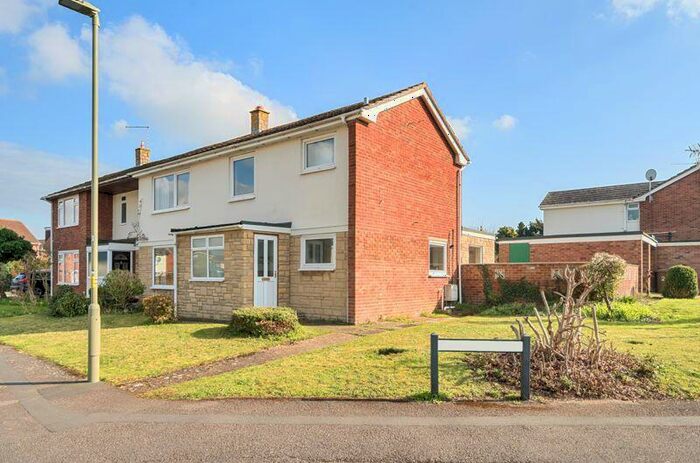 3 Bedroom Semi-Detached House To Rent In Orchard Way, Abingdon, OX13