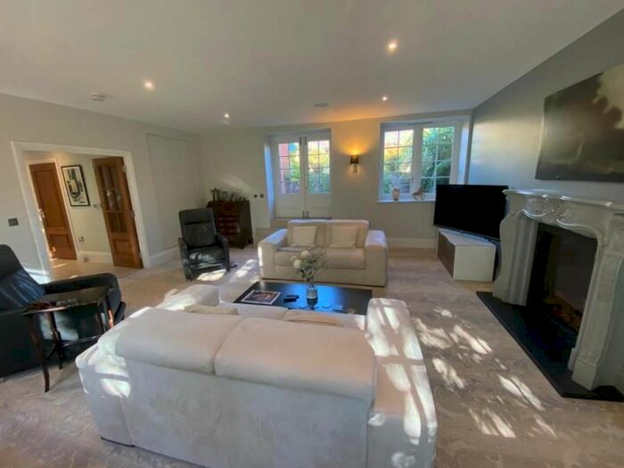 3 Bedroom Flat To Rent In Cathedral Court, Church Street, Chelmsford, CM1