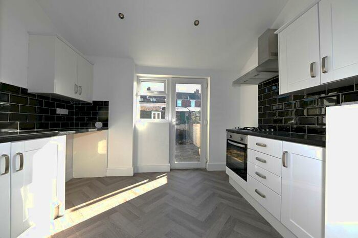 2 Bedroom Flat To Rent In Shadwell Road, Portsmouth, PO2