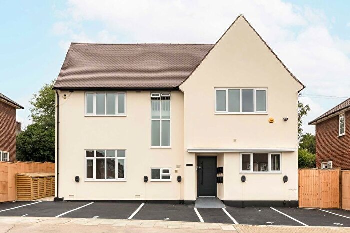 2 Bedroom Flat For Sale In Court Farm Road, London, SE9