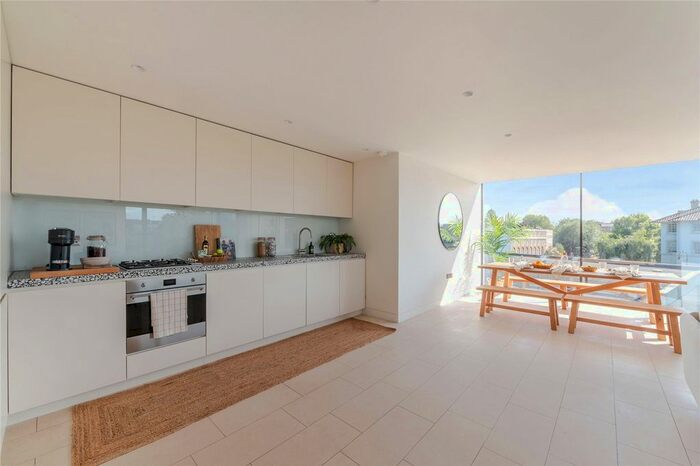 3 Bedroom Flat To Rent In Oval Road, London, NW1