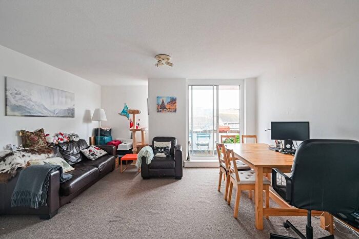 1 Bedroom Flat To Rent In Burr Close, St Katharine Docks, London, E1W