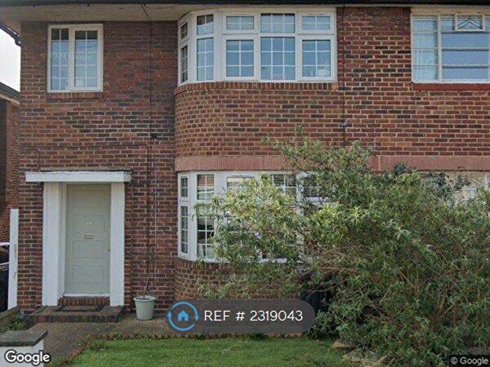 4 Bedroom Semi-detached House To Rent In Sandhurst Drive, Ilford, IG3