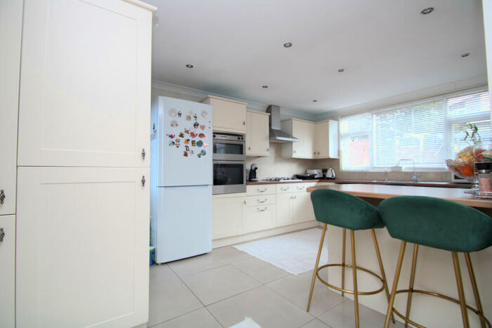 3 Bedroom House To Rent In Greenview Avenue, Croydon, CR0