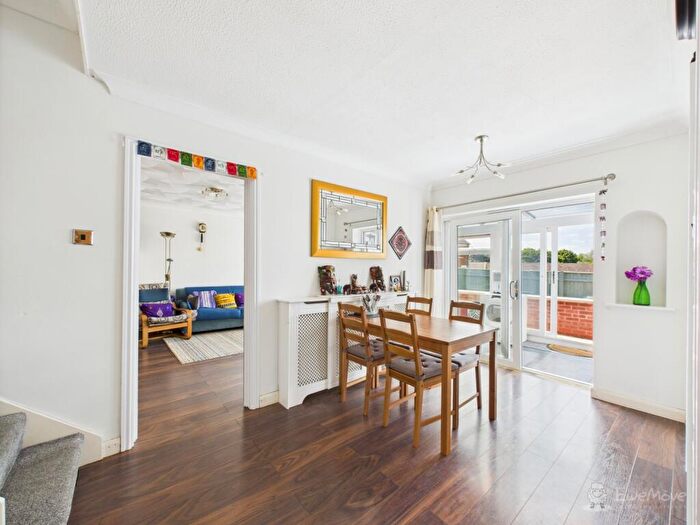 3 Bedroom Semi-Detached House For Sale In Vincent Close, Newmarket, Suffolk, CB8