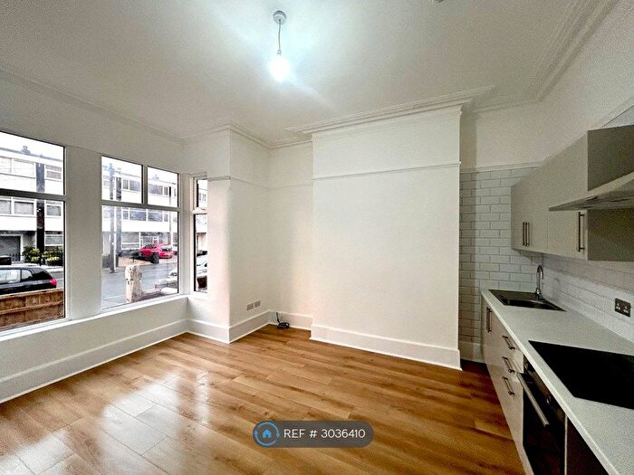 2 Bedroom Flat To Rent In Reads Avenue, Blackpool, FY1