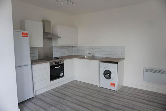 2 Bedroom Flat To Rent In Third Avenue, Nottingham, NG7