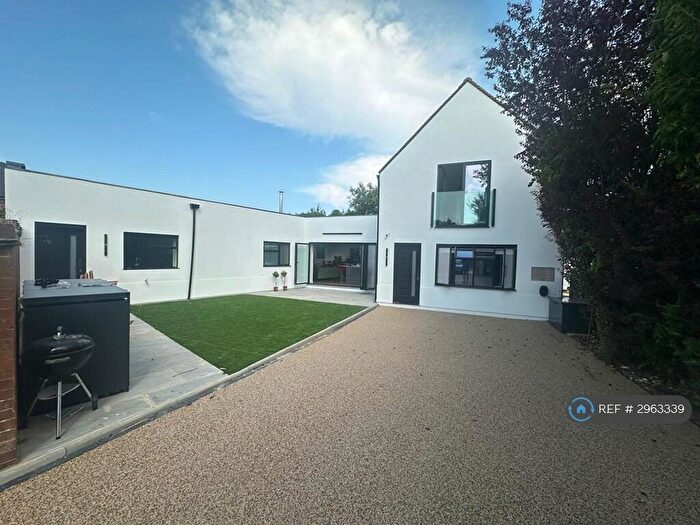 1 Bedroom Flat To Rent In Holmes Road, Reading, RG6