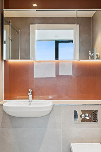 2 Bedroom Flat For Sale In East, Kingsland High Street, E8