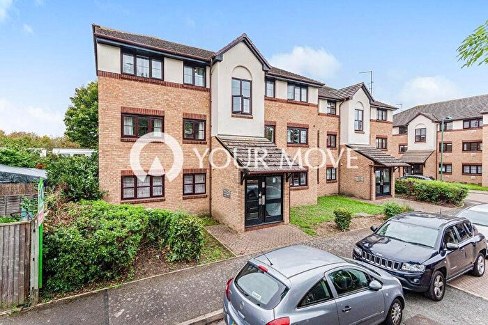 2 Bedroom Flat To Rent In Foxglove Way, Wallington, SM6