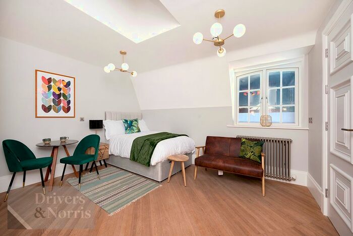 Studio To Rent In Montserrat Road, Putney, London, SW15