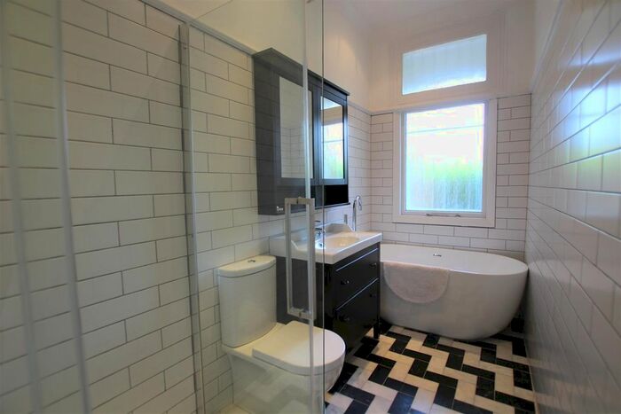 2 Bedroom Property To Rent In Rayleigh Road, Hutton, Brentwood, CM13