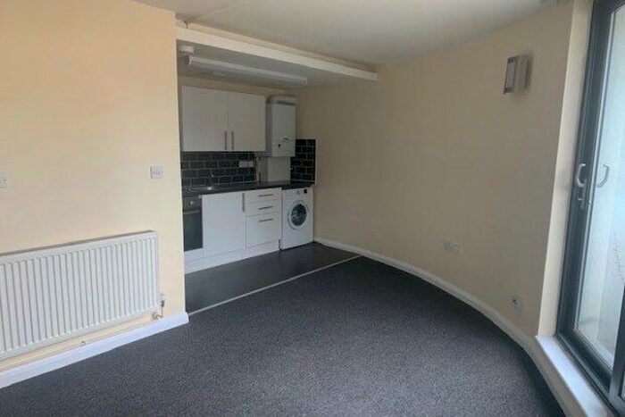 2 Bedroom Flat To Rent In Waltham Road, Woodford Green, IG8
