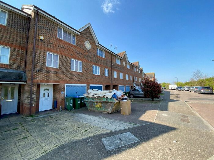 Houses to rent in Thamesmead, SE28, Greater London