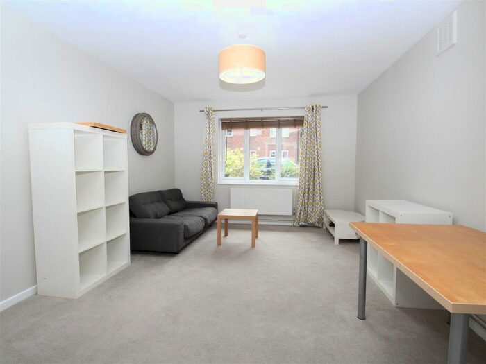 2 Bedroom Flat To Rent In Isis Close, London, SW15