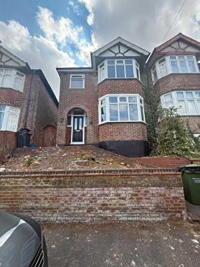 3 Bedroom Semi Detached House To Rent In Baker Street, Luton, LU1