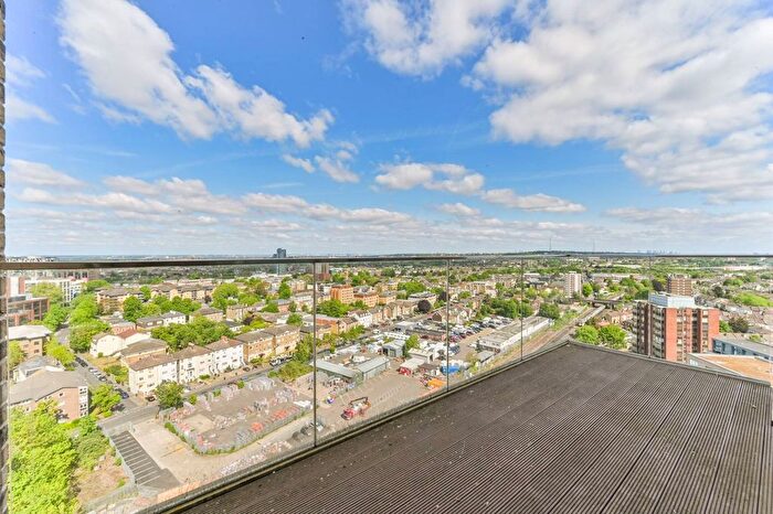 2 Bedroom Flat To Rent In Cherry Orchard Road, East Croydon, Croydon, CR0