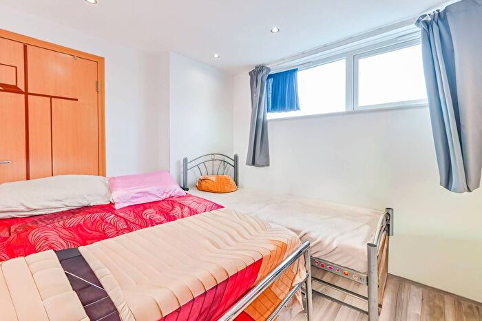 1 Bedroom Flat For Sale In Purchese Street, Mornington Crescent, London, NW1
