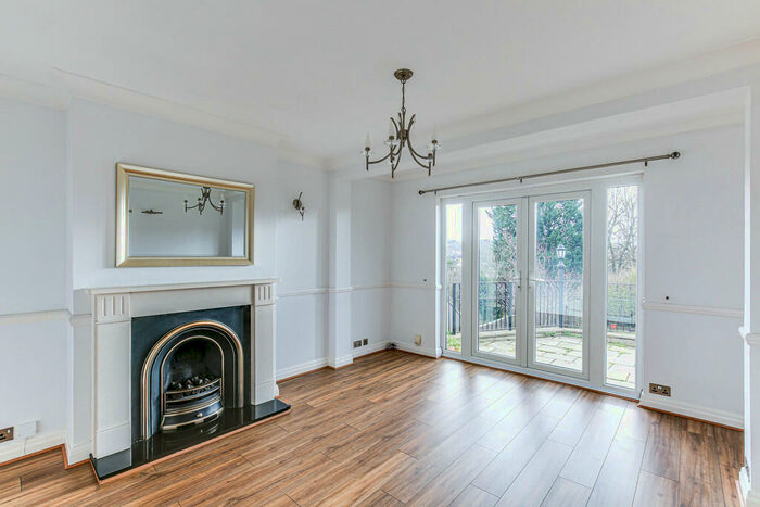 5 Bedroom Semi-Detached House To Rent In Coulsdon, Surrey, CR5