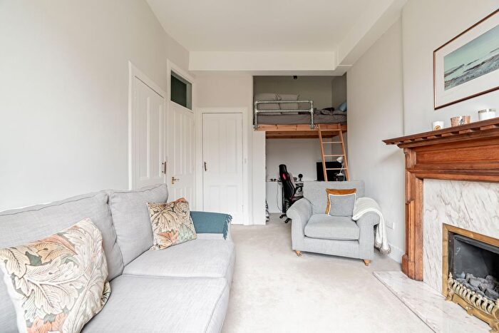 1 Bedroom Flat For Sale In / Dean Park Street, Edinburgh, EH4