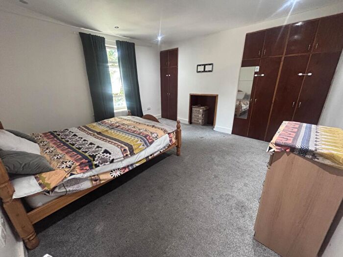 1 Bedroom Property To Rent In Camberwell Grove, London, SE5