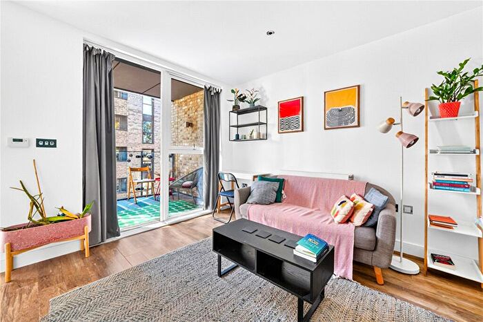 1 Bedroom Flat For Sale In Track Street, Walthamstow, London, E17