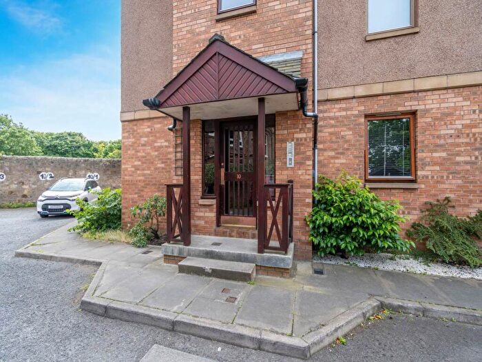 3 Bedroom Flat To Rent In St Clair Place, Edinburgh, EH6