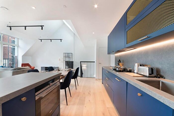 2 Bedroom Duplex For Sale In Hampden House, Orchard Place, London, E14