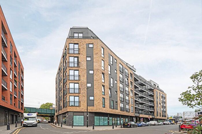 1 Bedroom Flat To Rent In Three Colts Lane, Bethnal Green, E2