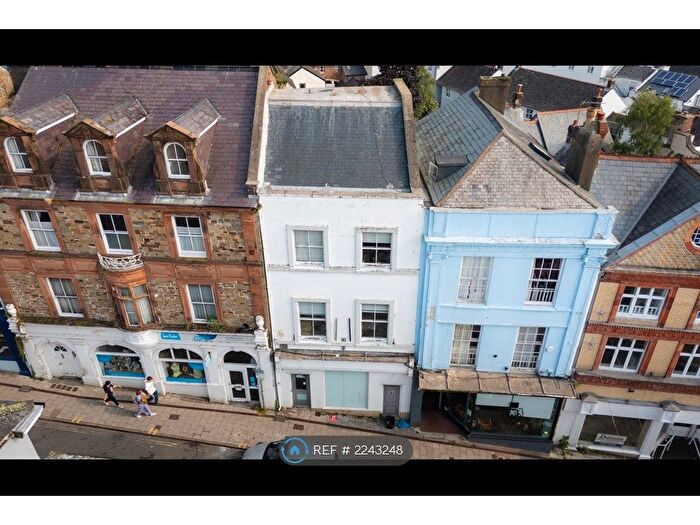 2 Bedroom Flat To Rent In High Street, Bideford, EX39