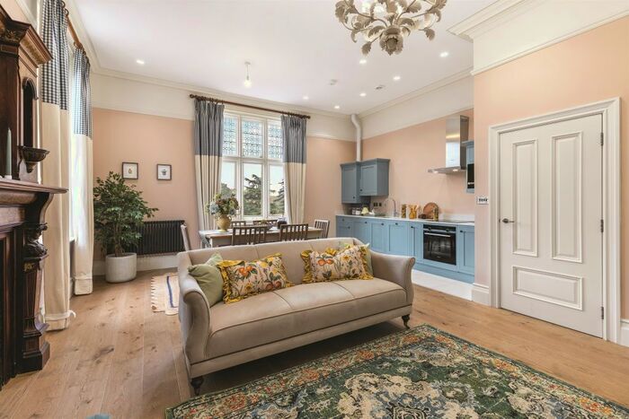2 Bedroom Flat For Sale In Tudor Grange, Blossomfield Road, Solihull, B91