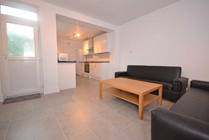 5 Bedroom Semi-Detached House To Rent In Culver Road, Reading, RG6