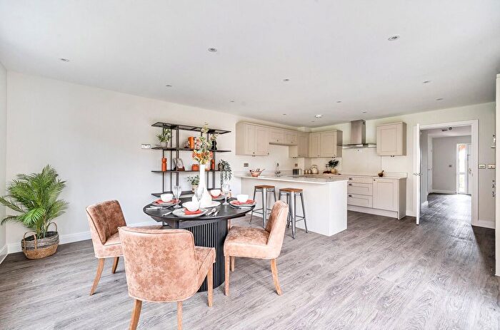 3 Bedroom Detached House For Sale In Hackney Way, Mortimer Common, Reading, Berkshire, RG7