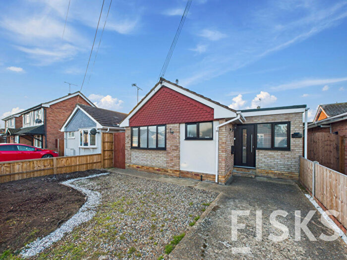 2 Bedroom Detached House For Sale In Dovercliff Road, Canvey Island, SS8