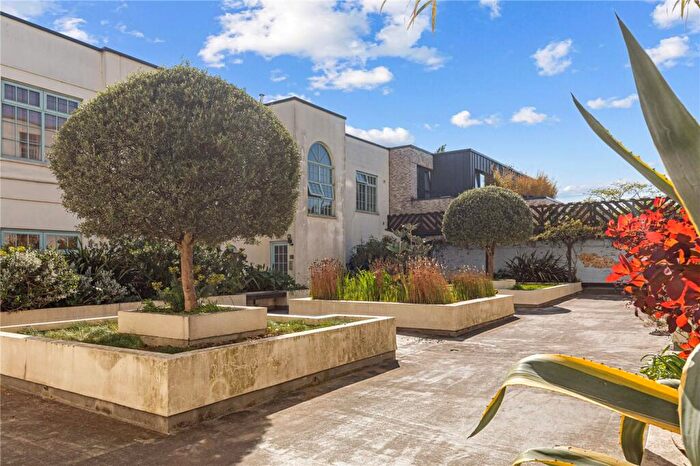 1 Bedroom Apartment For Sale In Urswick Road, London, E9