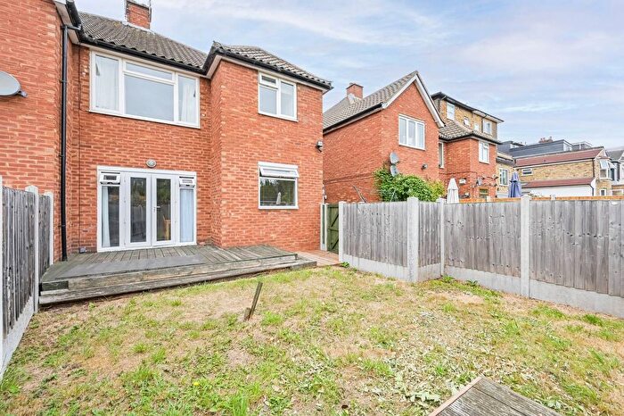 2 Bedroom Flat To Rent In Orford Road, Walthamstow Village, London, E17