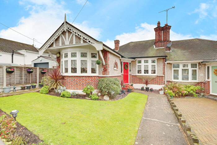 3 Bedroom Semi-Detached Bungalow For Sale In The Crescent, Benfleet, SS7