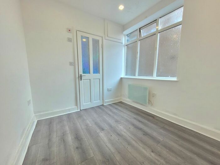 Studio To Rent In Marsh Road, Luton, LU3