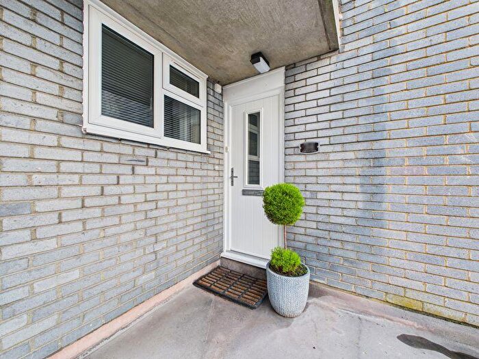 2 Bedroom Flat For Sale In Chaldon Road, Caterham On The Hill, CR3