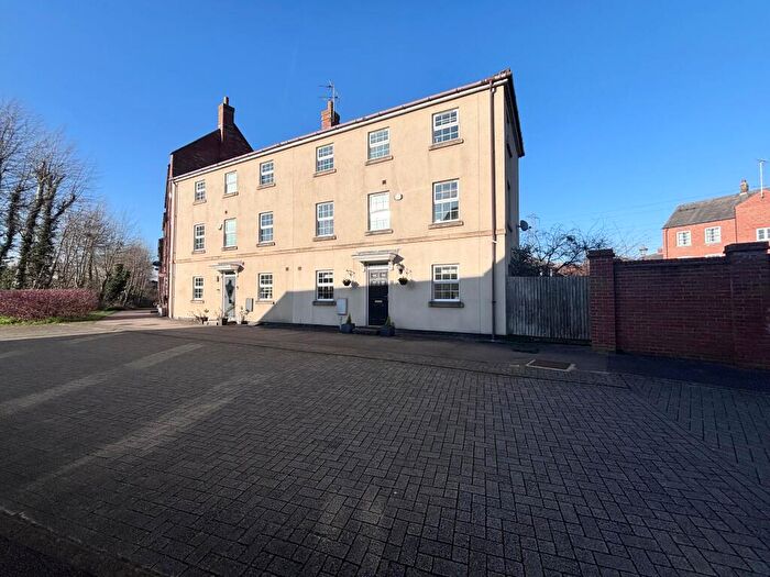 3 Bedroom Terraced House To Rent In Hampden Square, Aylesbury, HP19