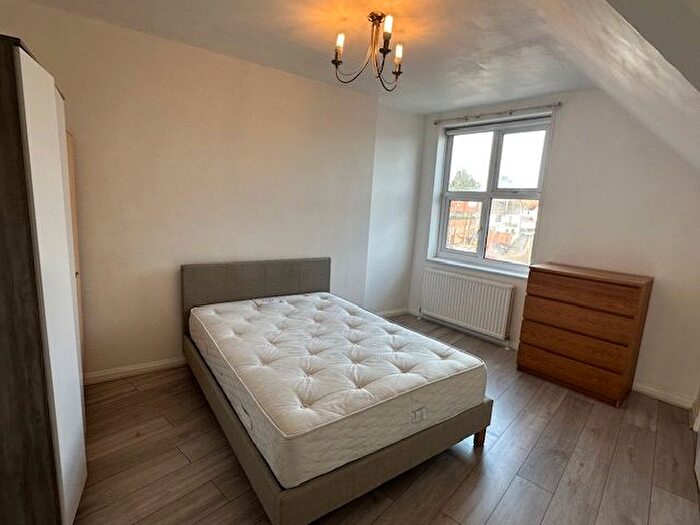 5 Bedroom Flat To Rent In Finchley Lane, London, NW4