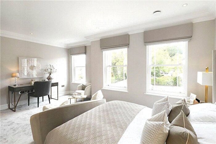 5 Bedroom Country House To Rent In Cottenham Park Road, Wimbledon, London, SW20