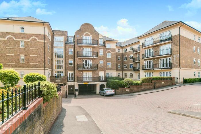 2 Bedroom Flat To Rent In Carmelite Drive, Reading RG30