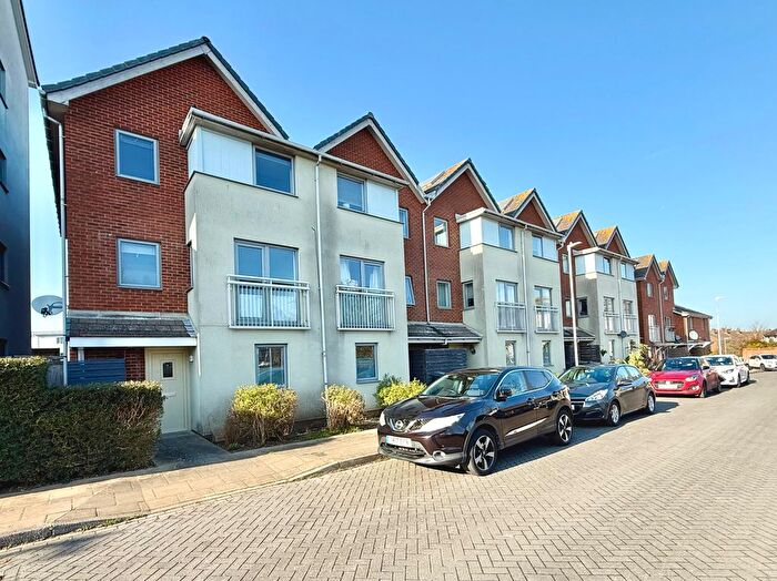 5 Bedroom Town House To Rent In Drummond Grove, Willesborough, TN24