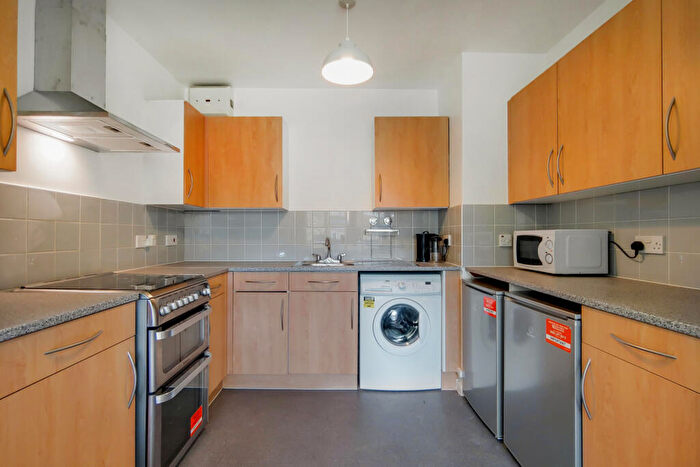 1 Bedroom Apartment To Rent In Brecknock Road, London, N7