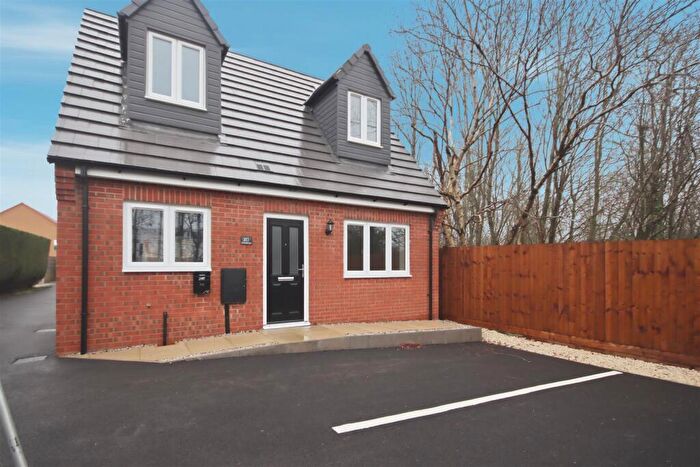 2 Bedroom Detached House For Sale In Chesterfield Road, Holmewood, S42