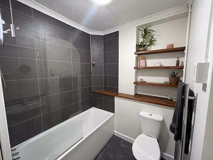 1 Bedroom Property To Rent In Highcliffe Close, Seaton, EX12