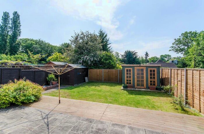 2 Bedroom Maisonette To Rent In Chamberlain Way, Pinner, HA5